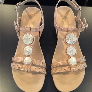 VIONIC Park Noleen gold cork size 8.5 new with box